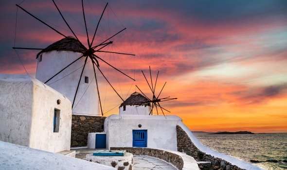 <span>Day 4:</span> Mykonos - Iconic Landmarks & Nightlife